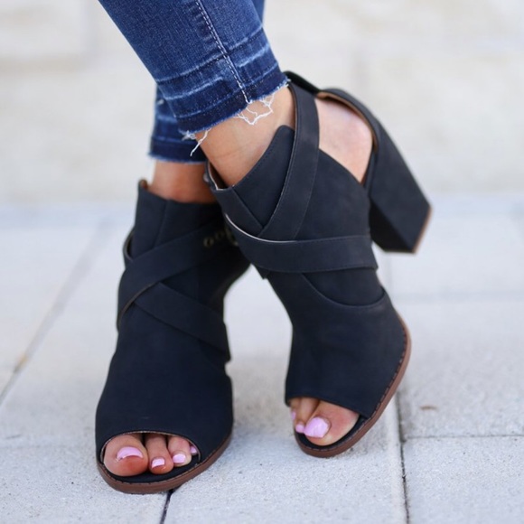 Black peep toe criss cross strap booties w buckle - Picture 4 of 8